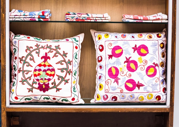 set de perne brodate